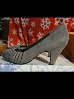 Abella Gray Suede Pleated Mid Heel Pump